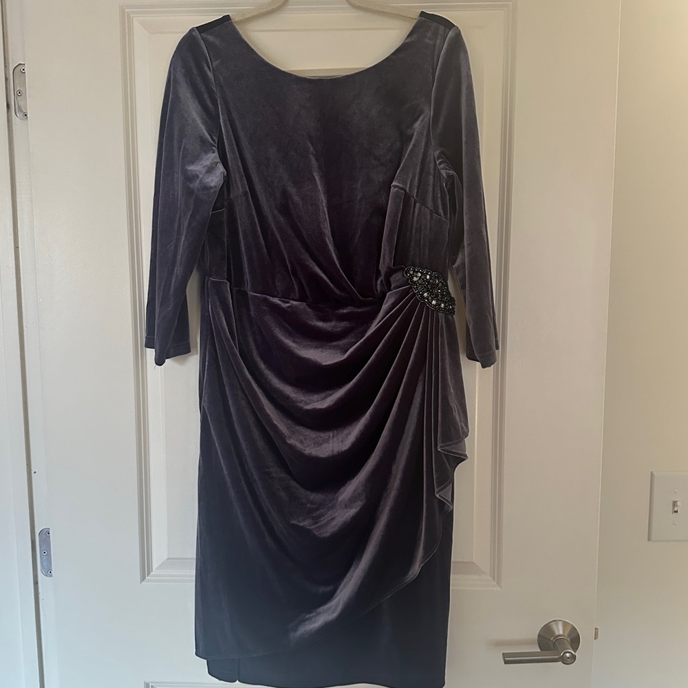 SIZE 16W PERFECT WEDDING GUEST VELVET KNEE LENGTH DRESS